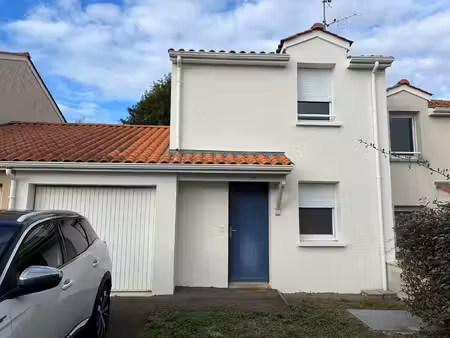 residence au calme - mitoyenne 2 chambres avec petit terrain