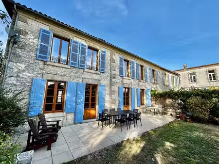 maison en pierre  5 chambres  annexe  jardin et piscine