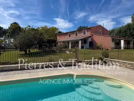 belle propriété à vendre avec piscine proche de roussillon en provence - luberon