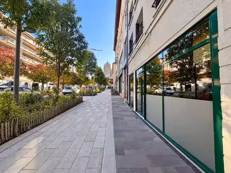 local commercial - avenue victor hugo
