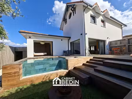 maison de luxe à vendre dans le quartier aiguillon