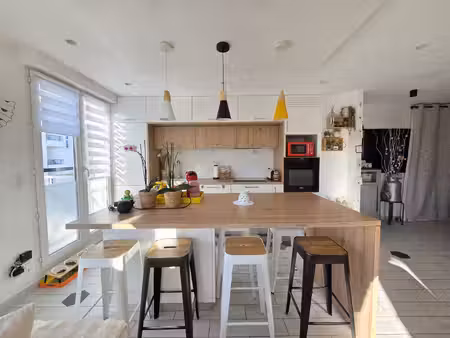 superbe f3 lumineux rénové centre plessis-trévise.