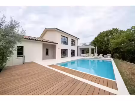 maison de 6 pièces de 238 m² à fourquevaux