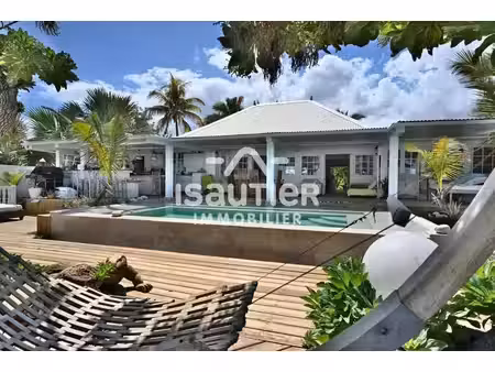 villa pieds dans l'eau