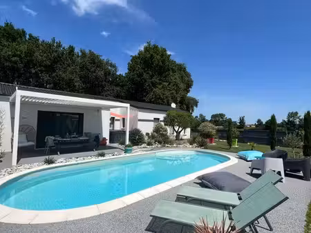 maison contemporaine de 117m² avec piscine – dpe a – terrain paysagé 940 m²