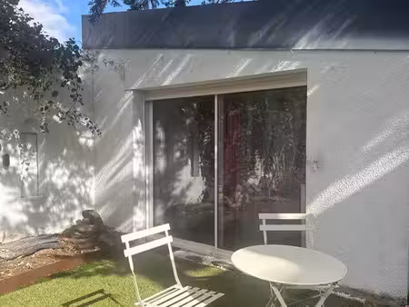 studio indépendant d’environ 20 m² avec accès à une salle de sport – mûrs-érigné