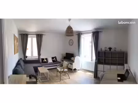 à louer – t2 meublé et décoré de 46 m² avec parking