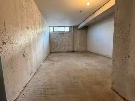 cellier - box de 20 m2 quartier barba