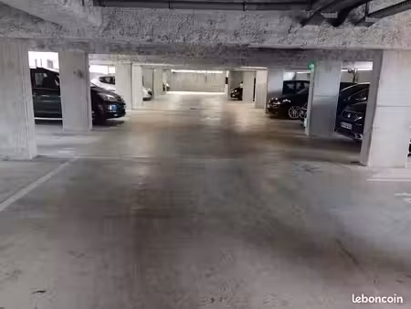 parking couvert sécurisé cenon