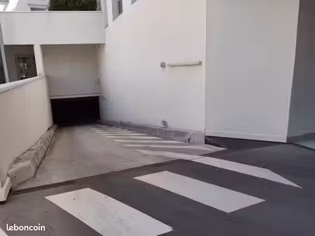 parking couvert  sécurisé les minimes – quartier cinéma + facultés
