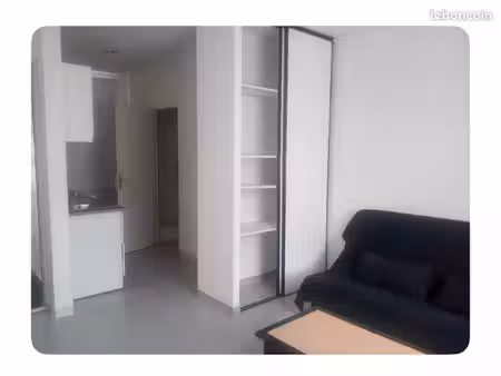studio meublé - emplacement idéal