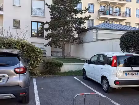 place de parking voiture raincy