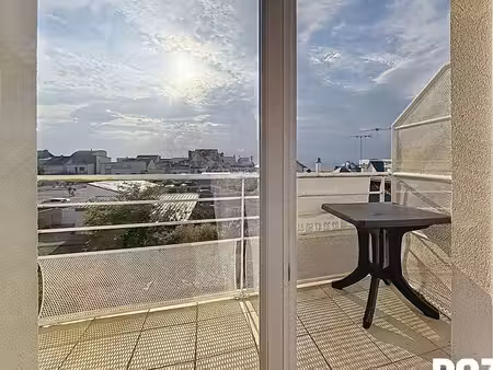 agon coutainville  quartier du passous  avec vue sur mer  appartement de type f3 au 2ème é