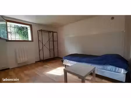 chambre meublée dans grande maison