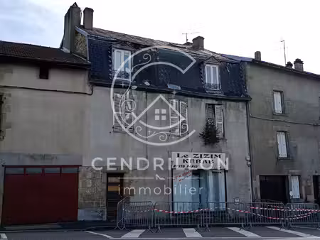 immeuble de rapport d'une superficie de 150 m2  édifié sur u