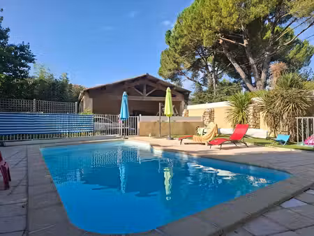 villa sur deux niveaux de 206 m2 sur un terrain de 1534 m2
