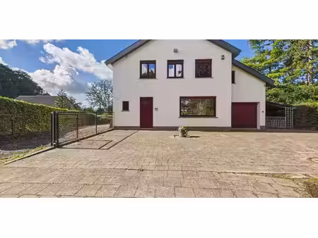 villa à louer à rhode-saint-genèse pour € 2.490 avec 3 chambres à coucher