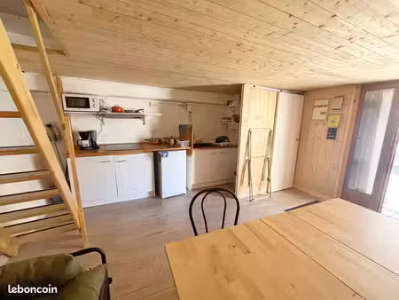 vias centre - maison de village meublée t2 de 27m2 sur 2 niveaux