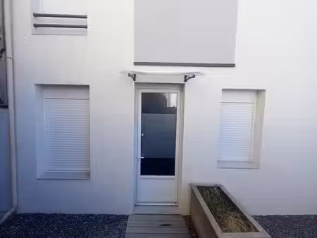 location appartement t2 duplex 31 m2 + box - centre bourg de chauve 44320