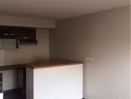 t2 non meublé de 43 5 m² – 800 charges comprises