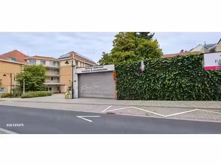 entrepôt urbain avec mezzanine à ixelles – ±273 m²