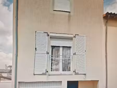 maison centre ville de 110m2 avec garage  3 chambres  1 salle de bain  buanderie  grand sa