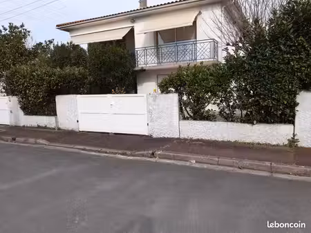 agréable maison d'architecte bien située à mérignac  4 pièces  grand garage double  jardin