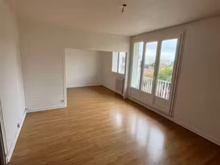 grand t5 90 m² - 3 chambres - balcon - cave - 870 cc