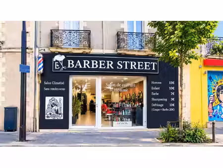 emplacement stratégique local commercial prêt à exploiter