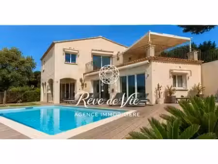 maison de luxe à vendre à le lavandou