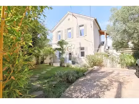 maison de luxe à vendre dans le quartier sainte marguerite