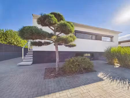 maison contemporaine avec piscine & sauna sur 10 ares