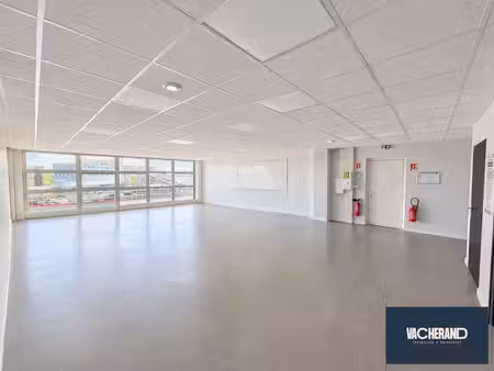 bureau de prestige de 127 m2 en location - lille  france
