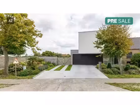 exclusief huis te koop in sint-jan met zwembad
