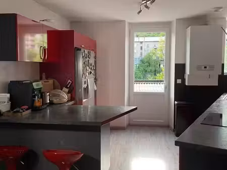 vend appartement cuisine rouge