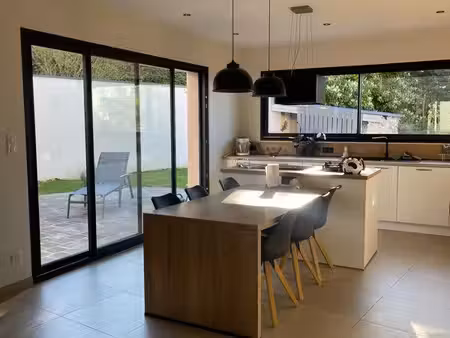 maison 180 m2 complétée d un local commercial