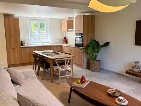 appartement t3 rénové de 65 m² avec terrasse et jardin – cellier - 2 place parking grimaud