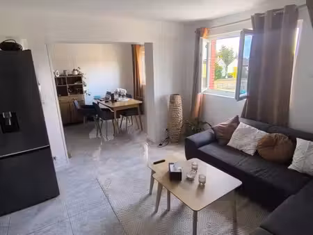 on f4 en duplex de 68m² très propre– proche loire & parc à saint denis de l’hôtel