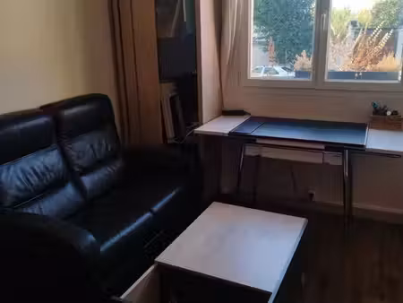 a louer-appartement meublé 29m2- juziers