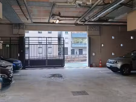 place parking abrité/sécurisé saint-ouen