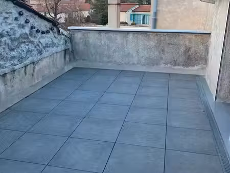lumineux t4 rénové avec terrasse à montbrison (moingt)