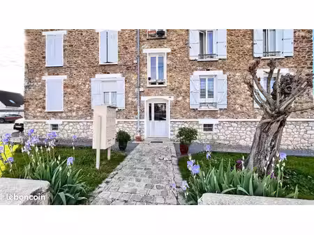 t3 traversant - deux chambres - box - grande cave - grenier