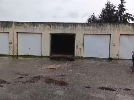 place de parking. + garage fermé verrouillé