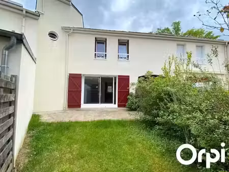location maison 4 pièces 81 m² à montigny-le-bretonneux (78180)  1 990 €