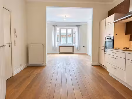 rez-de-chaussée + jardin + 1 chambre - a louer
