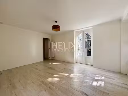 a louer comme une maison avec terrasse et jardin  magnique appartement de 5 pièces aves 3 