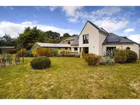 maison de 2001 de 245 m2 et son appartement type 2 indépendant- piscine couverte
