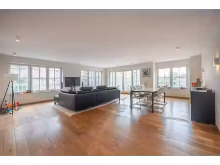 appartement d'angle exceptionnellement lumineux de 150 m² a