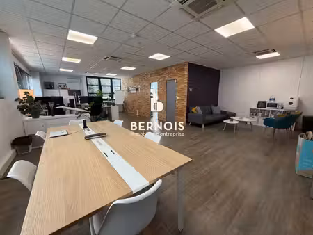 location local professionnel 100m²