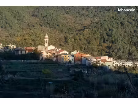 italie : maison ancienne dans petit village en montagne à 10 km de la mer  proximité gênes